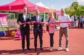 Deutsche Telekom AG: Glasfaserausbau f&uuml;r Stuttgart: Gef&ouml;rderter Ausbau in Feuerbach abgeschlossen
