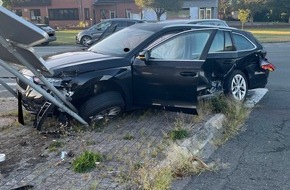 Polizei Minden-Lübbecke: POL-MI: Zwei Totalschäden nach Kreuzungsunfall