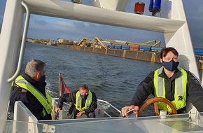 Polizei Duisburg: POL-DU: Sechzehn neue Bootsführerinnen und Bootsführer für die Wasserschutzpolizei