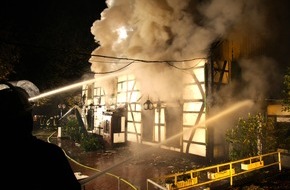 Feuerwehr Essen: FW-E: Denkmalgeschütztes Ausflugslokal im Essener Stadtwald abgebrannt, hoher Sachschaden