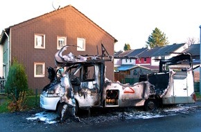 Feuerwehr Essen: FW-E: Wohnmobil brennt in voller Ausdehnung