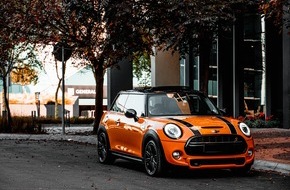 Oehler Web: Mit dem Mini Cooper zur Autoprüfung