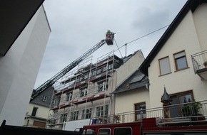 Polizeidirektion Wittlich: POL-PDWIL: Dachstuhlbrand in Zell