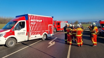 FW Düren: Schwerer Verkehrsunfall auf der K29: Erfolgreiche interkommunale Zusammenarbeit der Feuerwehren Düren, Hürtgenwald und Kreuzau