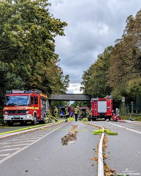 FW Kamen: Lagerhallenbrand in Kamen