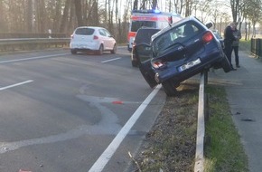 Polizeiinspektion Lüneburg/Lüchow-Dannenberg/Uelzen: POL-LG: ++ Kollision nach wildem Überholmanöver - Verursacher fährt weiter ++