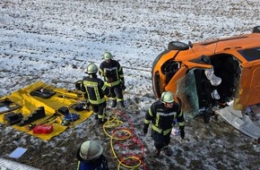Freiwillige Feuerwehr Celle: FW Celle: Verkehrsunfall mit eingeklemmter Person