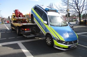 Polizei Braunschweig: POL-BS: Streifenwagen rutscht vom Abschlepper - Ursache ungeklärt