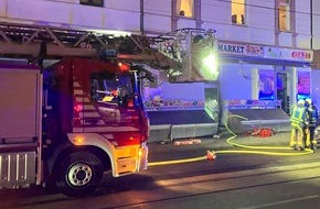 Feuerwehr Bochum: FW-BO: Nächtlicher Brand in Wattenscheid Ladenlokal - Keine Verletzten
