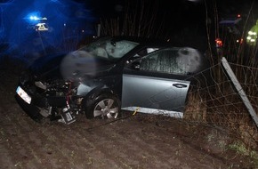 Polizei Minden-Lübbecke: POL-MI: Alleinunfall: Autofahrer kommt von Bundesstraße ab
