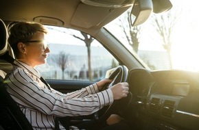 Kuratorium Gutes Sehen e.V.: Blindflug im Herbst: Jeder dritte Autofahrer zweifelt an eigener Sehleistung