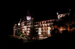 SHMS, Swiss Hotel Management School: Riesenerfolg für den 10. Geburtstag - In der Höhe von Montreux: CAUX,  Märchenlicht  für 10 Jahre Riesenerfolg