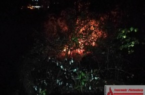 Feuerwehr Plettenberg: FW-PL: Waldgebiet Kirchlöh. In der Nacht erneut Löscharbeiten erforderlich.