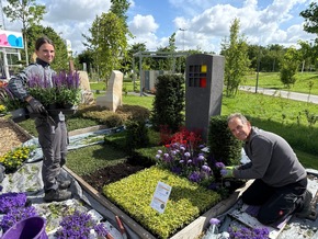 Der Sommer zieht ein: Friedhofsgärtner pflanzen Sommerblumen auf der Landesgartenschau Neuss
