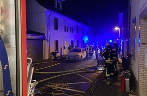 Feuerwehr Hattingen: FW-EN: Brand in einer Garage in Hattingen-Welper