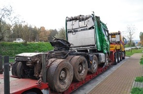 Autobahnpolizeiinspektion: API-TH: Schwerlasttransporter mit Straßenbahn verunglückt **2.Ergänzungsmeldung**