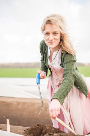 Start in die landesweite Spargelsaison: Neue Spargelherzogin waltet ihres Amtes