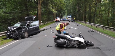 Polizeiinspektion Nienburg / Schaumburg: POL-NI: Unfall zwischen PKW und Motorrad - 57-jähriger Kradfahrer verstirbt an der Unfallstelle