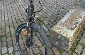 Polizeidirektion Landau: POL-PDLD: Rhodt - 76-j&auml;hriger Radfahrer bei Unfall verletzt