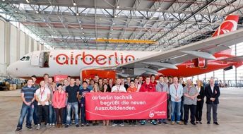 Air Berlin PLC: Ausbildungsstart für 32 Auszubildende bei der airberlin technik / Das Luftfahrttechnikunternehmen ist einer der größten Ausbildungsbetriebe in der Region Düsseldorf (mit Bild)