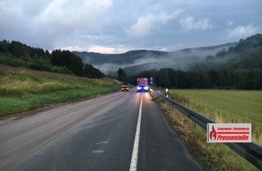 Feuerwehr Plettenberg: FW-PL: Verschlammung nach Starkregen sorgte für Vollsperrung der B236 im OT-Pasel