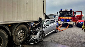 Polizeiinspektion Wilhelmshaven/Friesland: POL-WHV: Verkehrsunfall auf der B210