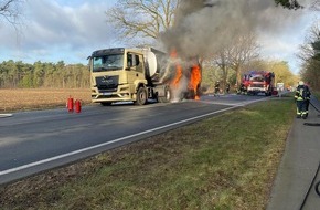 Kreisfeuerwehr Rotenburg (Wümme): FW-ROW: Brennender LKW auf der B71 bei Brauel