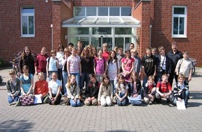 Polizeiinspektion Nienburg / Schaumburg: POL-NI: "Girlsday 2007" bei der Polizei Nienburg -Bild im Download -