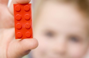 LEGO GmbH: Der LEGO® Stein wird 50 / Fünf Jahrzehnte Spiel, Spaß und Kreativität