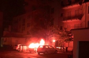 Polizeidirektion Pirmasens: POL-PDPS: Pkw in Hinterhof der Fußgängerzone abgebrannt, zwei weitere Pkw beschädigt - Ursache noch unklar