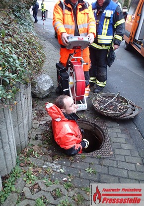 FW-PL: OT-Stadtmitte. Defekt an Heizöltankanlage sorgt für dreistündigen Einsatz der Feuerwehr.