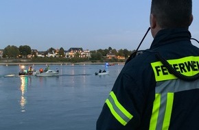 Feuerwehr und Rettungsdienst Bonn: FW-BN: Havariertes Motorboot auf dem Rhein - Mehrzweckboot im Einsatz.