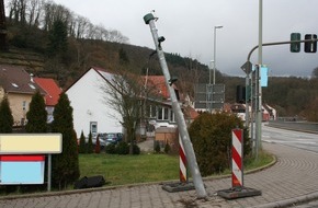 Polizeidirektion Kaiserslautern: POL-PDKL: Verkehrsunfall unter Alkoholeinfluss