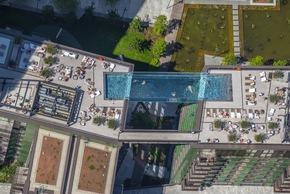 [PRESSEMITTEILUNG] Draußen Sky Pool, drinnen Bette: The Modern, Embassy Gardens, London