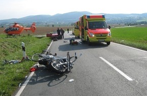 Polizeiinspektion Hameln-Pyrmont/Holzminden: POL-HOL: Fahrrad- und Motorradfahrer schwer verletzt / Zwei Rettungshubschrauber im Einsatz / B 240 voll gesperrt