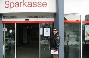 Polizeidirektion Göttingen: POL-GOE: (58/03) Räuber mit "Milchgesicht": Polizei verteilt Fahndungsplakate