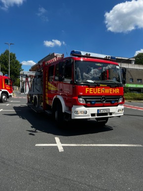 FW-Velbert: Verkehrsunfall mit zwei Pkw am Willi-Brandt-Platz