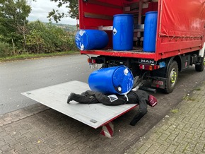 FW Beverungen: Gemeinsames Zirkeltraining stärkt Zusammenarbeit über Grenzen hinweg / Feuerwehren und Rettungsdienste aus dem Dreiländereck üben in Beverungen