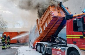 Feuerwehr München: FW-M: Sperrmüllcontainer in Brand (Bogenhausen)
