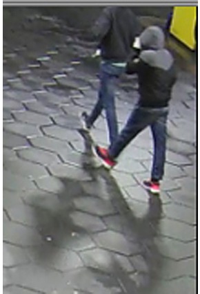 POL-HM: Nachtrag zu den Meldungen &quot;Tankstellenraub&quot; vom 06.03.16 und
&quot;Bewaffneter Raubüberfall auf Tankstelle in Hameln -- Polizei sucht
Zeugen&quot; vom 20.02.16 (Öffentlichkeitsfahndung)