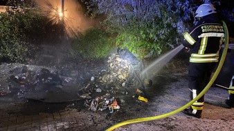 Freiwillige Feuerwehr Bedburg-Hau: FW-KLE: Dritter Brand im Fahnenkamp: Müllcontainer steht in Flammen