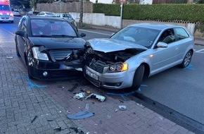 Polizei Rheinisch-Bergischer Kreis: POL-RBK: Bergisch Gladbach - Zusammenstoß beim Abbiegen - Unfallverursacherin unter BtM-Einfluss