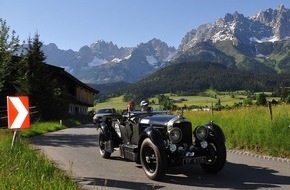 Kitzbüheler Alpenrallye: Berge, Täler, Alpenpässe. Das rollende Automobilmuseum erobert die Alpen - BILD