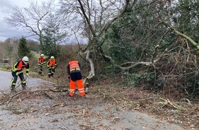 Feuerwehr Hattingen: FW-EN: Mehrere Einsätze für die Hattinger Feuerwehr über die Feiertage und am heutigen Sonntag