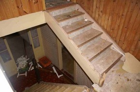 Polizeiinspektion Nienburg / Schaumburg: POL-NI: Polizei ermittelt Brandstifter der Katholischen Kirche in Rehburg - Bilder im Download -