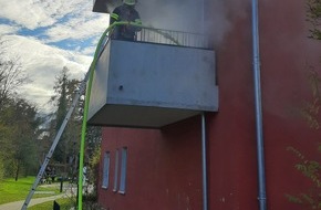 Feuerwehr München: FW-M: Küche in Vollbrand (Harthof)