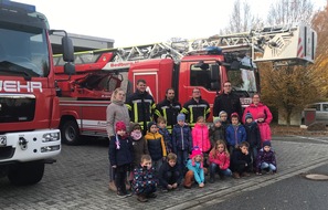 Freiwillige Feuerwehr Bedburg-Hau: FW-KLE: Streichholz, Kerze, Lichterglanz - Brandschutzerziehung mit Kindern des Sankt-Stephanus-Kindergarten