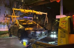 Polizei Hagen: POL-HA: Minderjähriger fährt in Begleitung seiner Freunde mit einem Auto gegen eine Ampel