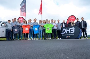 KÜS-Bundesgeschäftsstelle: Sicherheit im Fokus / DHB-Schiedsrichter*innen absolvieren Fahrsicherheitstraining mit Sponsor KÜS