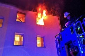 Feuerwehr Essen: FW-E: Wohnungsbrand in Mehrfamilienhaus in Essen-Altenessen, ein Bewohner lebensgefährlich verletzt